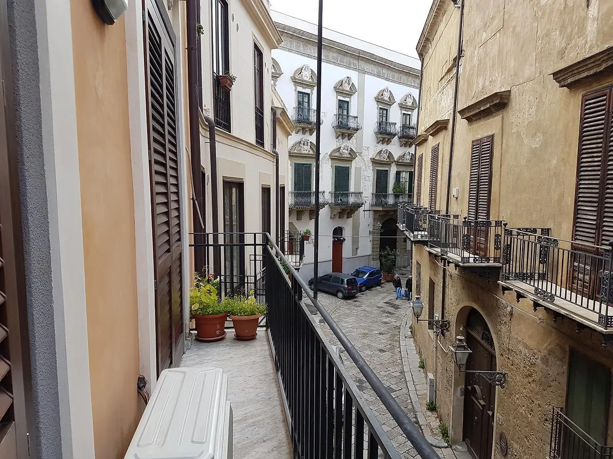 Bed & Parking Apartment Palermo Italy