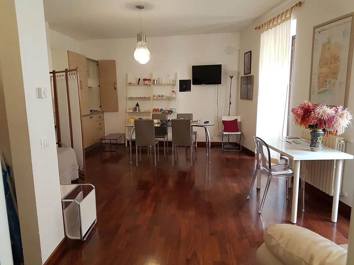 Bed & Parking Apartment Palermo 0*,
